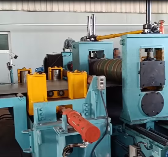 Ligne de refendage automatique de bobines d'acier CNC